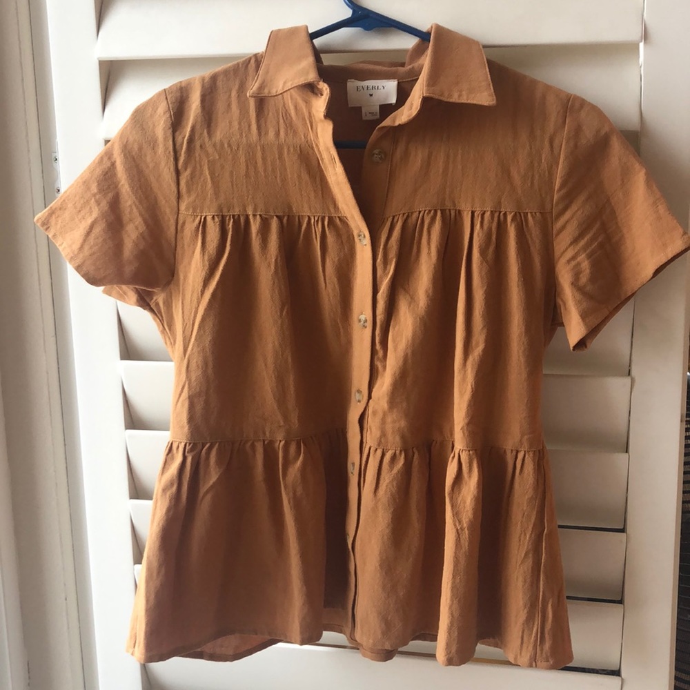 Everly short sleeve button up peplum top size sm
